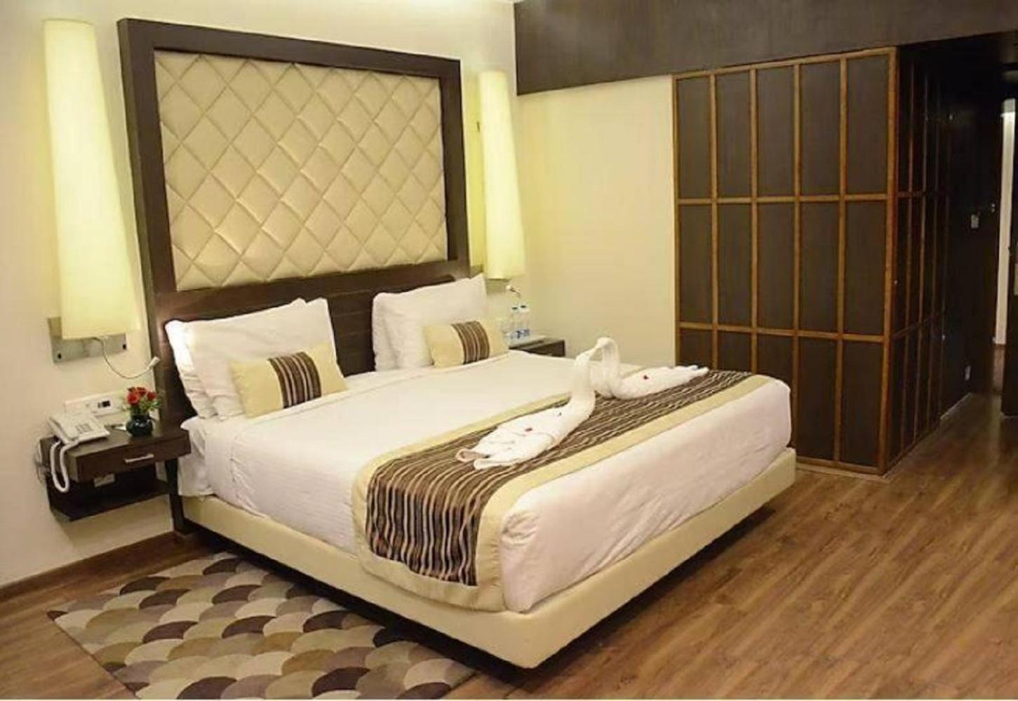 Hotel Costaa La Cage Near Delhi Airport By Gross Group New Delhi Exterior photo